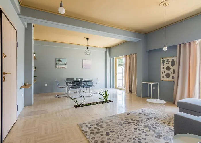 Large Apartment Ideal For 5
