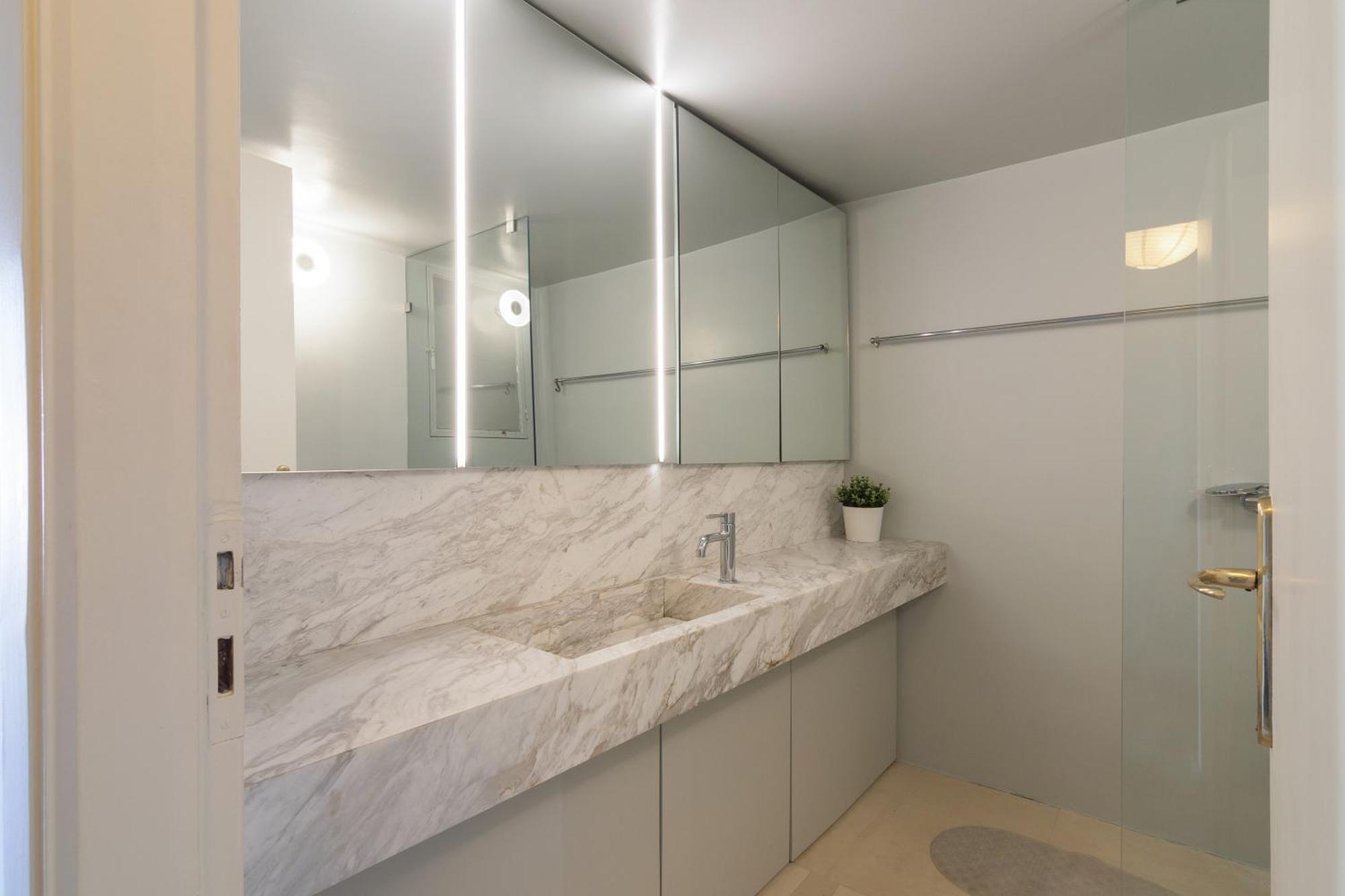 Large Ideal For 5 Apartment Athen