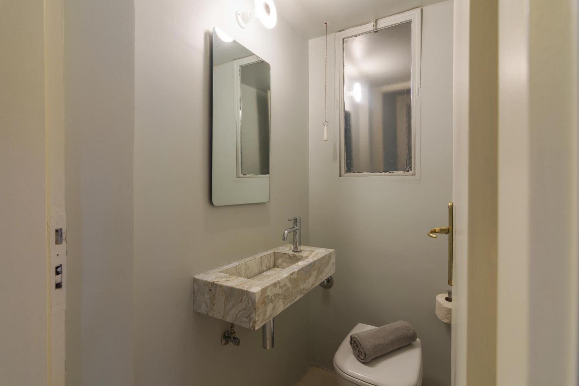 Large Ideal For 5 Apartment *