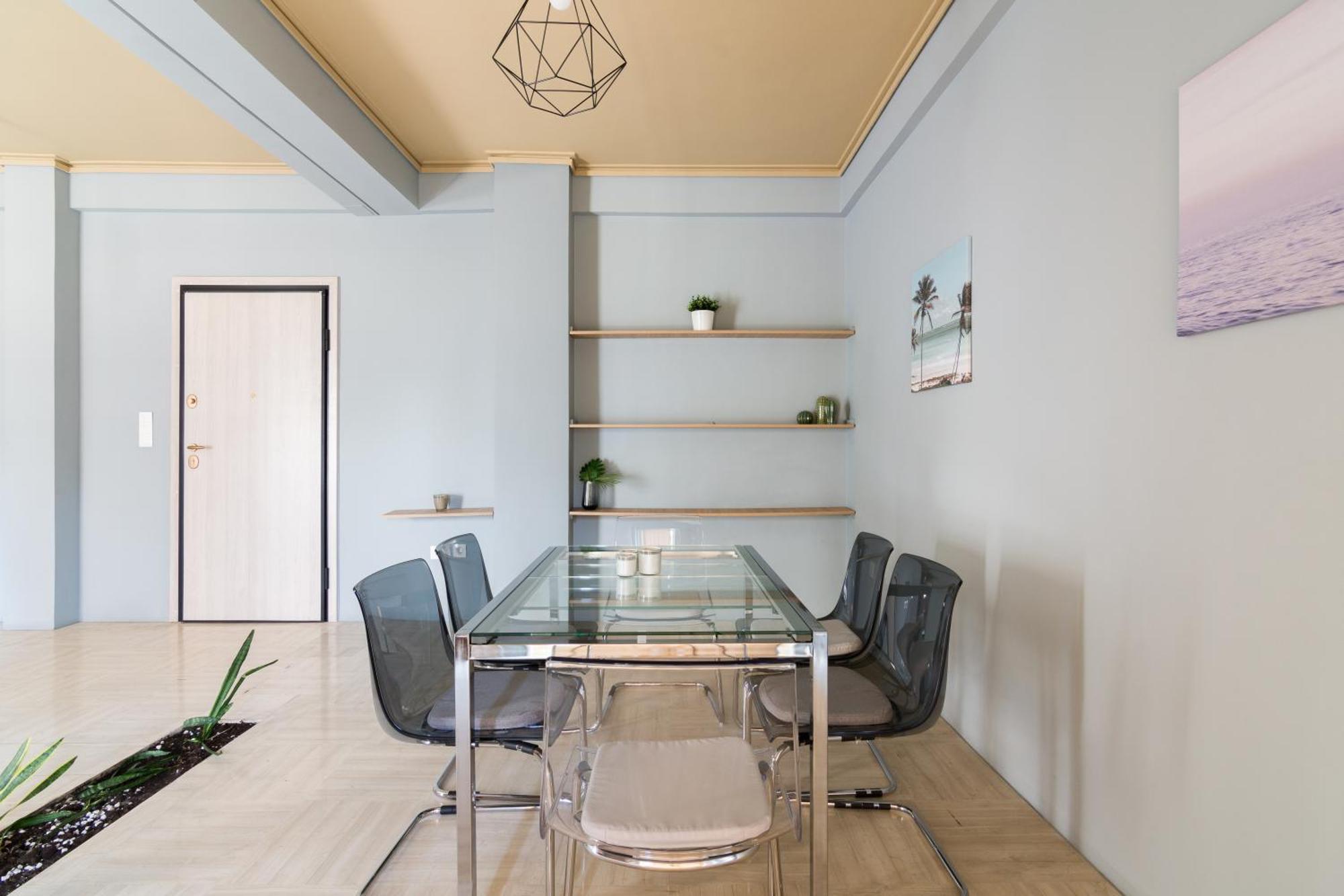 Large Ideal For 5 Apartment