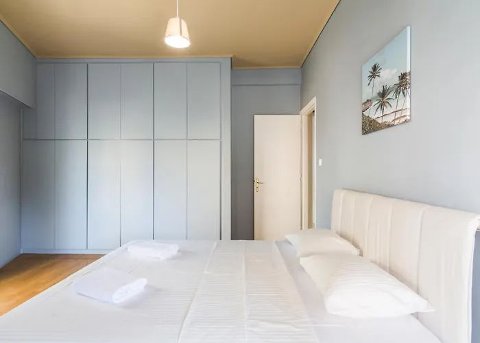 Large Apartment Ideal For 5